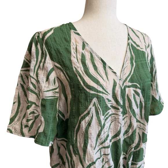 C by One Tropical Tie Front V-Neck Flutter Sleeve Blouse. Green Tan Size M #1412 - Picture 3 of 8